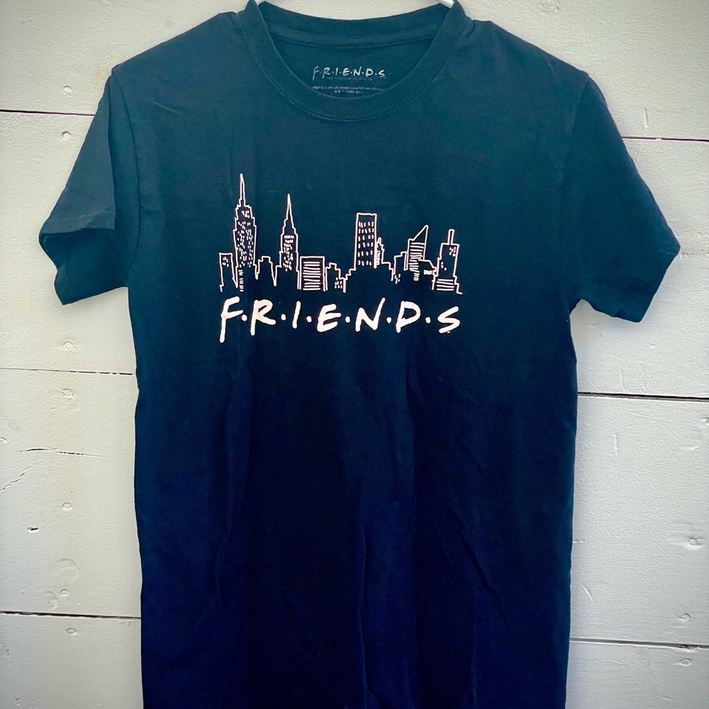 🌸⚫️ FRIENDS T-Shirt ⚫️🌸